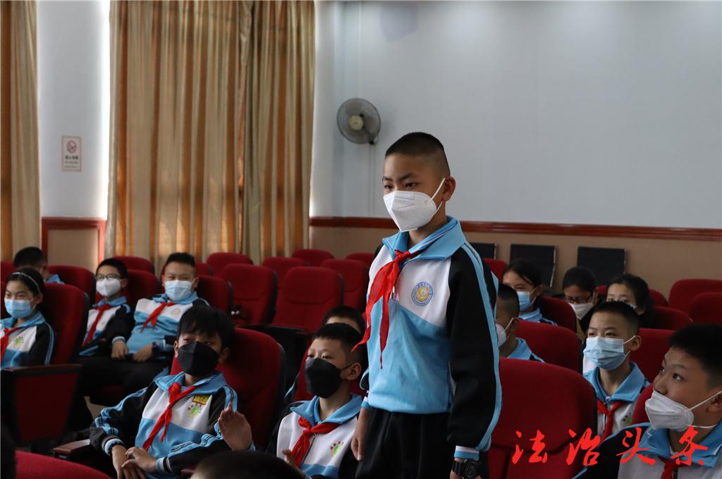 学生竞答.jpg