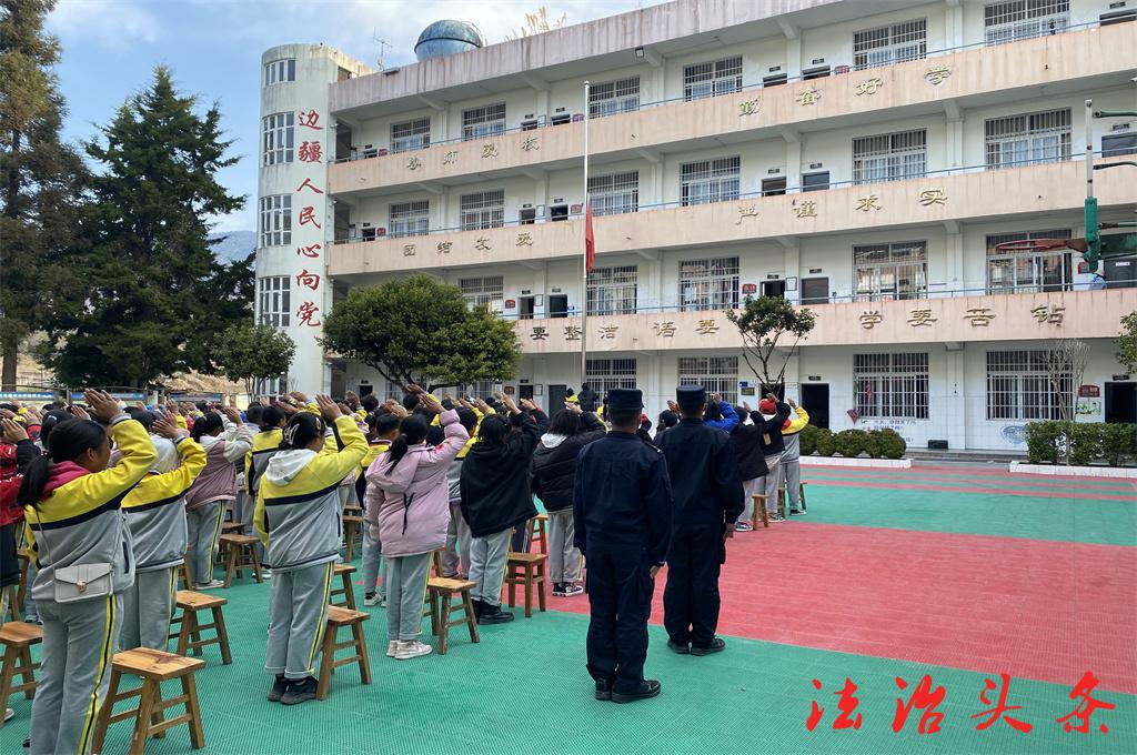 升国旗.jpg